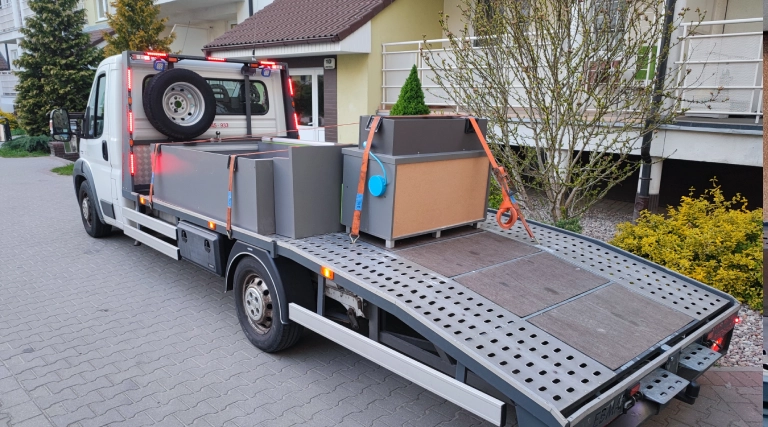pojazd do&nbsp;transportu materiałów budowlanych