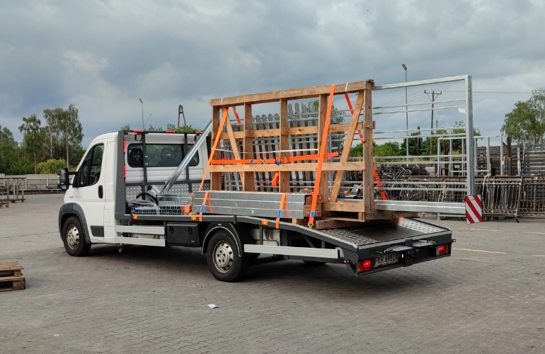 materiały budowlane przygotowane do&nbsp;transportu
